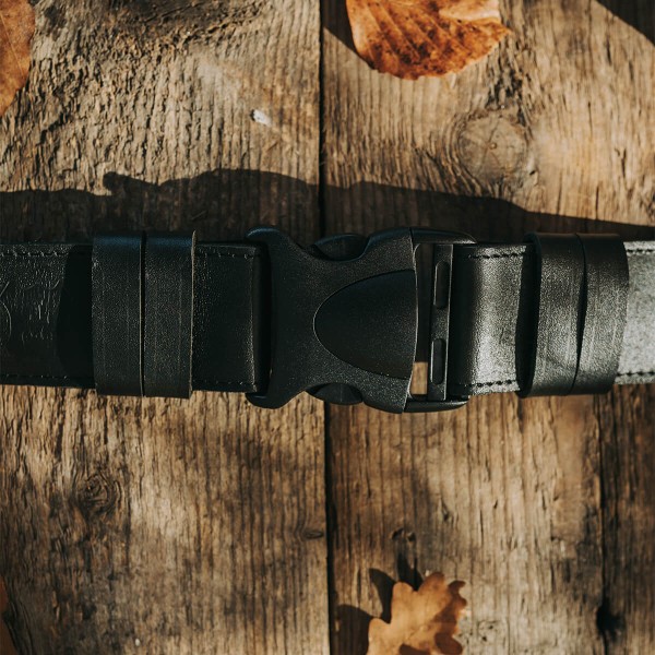 Centura reglabila, catarama plastic, neagra/alba piele