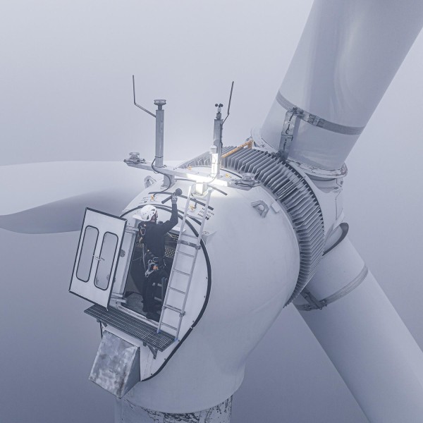 LANTERNA P21R BLACK CASE/ 12000LM+USB+STATIE DE INCARCARE