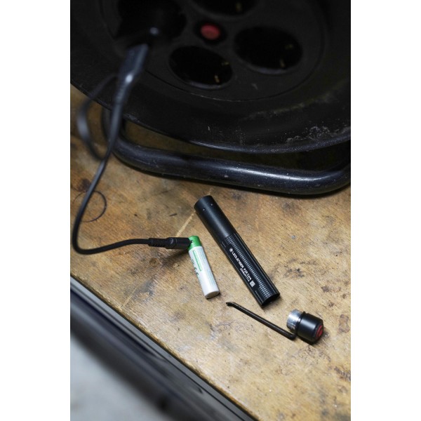 LANTERNA P2R BLACK_BOX 200LM/LI-ION + CABLU USB