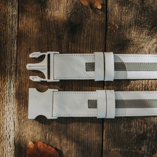 Centura reglabila, catarama plastic, neagra/alba piele