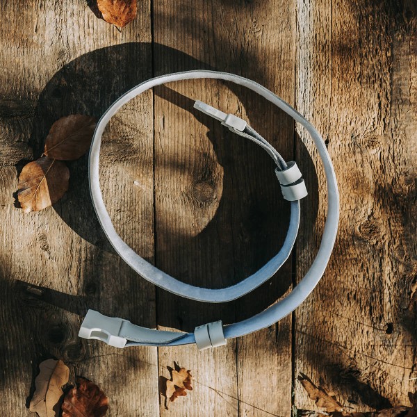 Centura reglabila, catarama plastic, neagra/alba piele