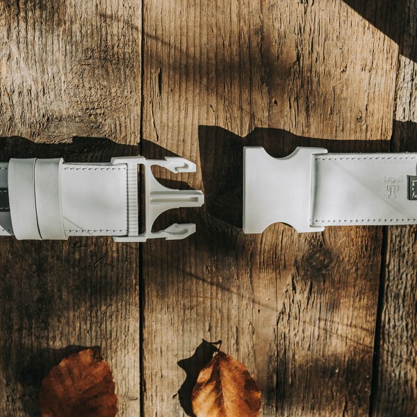 Centura reglabila, catarama plastic, neagra/alba piele